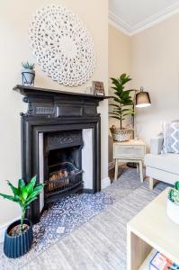2br Marlborough Rest Free Parking Workspace