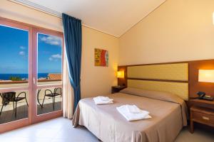 Double or Twin Room with Sea View room in Hotel Tropis