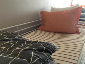 Sejours chez l'habitant Just for sleep - Parisian Male dorm room - daily stay from 20h to 10h -contact the private host via Booking chat message upon the arrival : photos des chambres