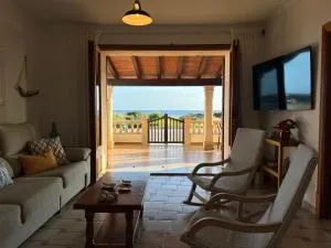 "Es Vell Marí" Casa en primera línea con vistas al mar, parking privado y WiFi - El Estanyol