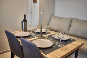 THE VAULT Brand New Loft in Athens Historic Center