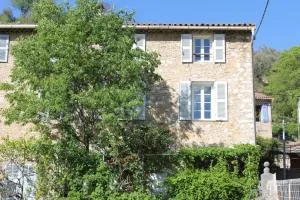 锡涅乌内暂住公寓 - Mazaugues