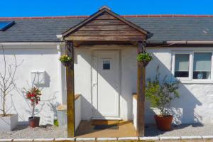 Stunning ANNEXE 1 luxury bedroom, eating area & bathroom only!