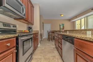 Ocean Breeze Luxury Villas 3D, Nicely Updated! Across From The Ocean! Sleeps 18 !