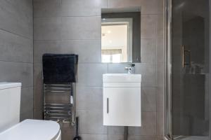 Townhouse for Professionals (5 Bedroom 5 Ensuite)