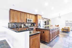 The Scott with Heated Pool by HomeSlice Stays