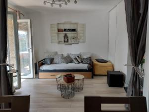 Home Tranquille Dans la Cité du Mimosa - 2 étoiles - Axelle Loc Appart