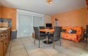 Maisons de vacances Gorgeous Home In Mezzavia With Kitchen : photos des chambres