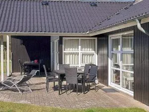 Four-Bedroom Holiday home in Hadsund 26 - Haslevgårde