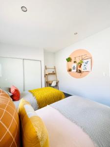 734 apartment-2 bedroom and 2 bathroom accommodation, sleeps 4