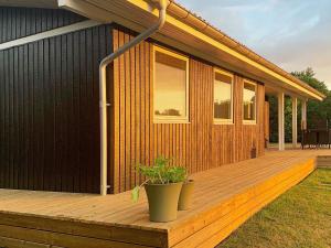 6 person holiday home in Allingåbro-By Traum