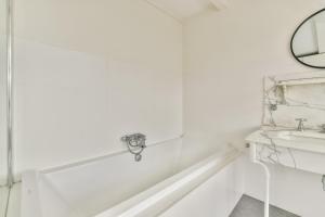 Spiegelgracht Apartments with Canal View