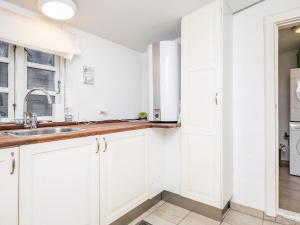 6 person holiday home in Humble-By Traum