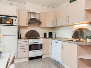 Inviting Holiday Home in R m with Swimming pool