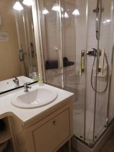 Appartements CHAMBRE STUDIO avec KICHENETTE SOLEIL DE NACRE : Chambre Double - Vue sur Jardin