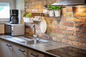 Stylish Urban Oasis - Design 2BR Apartment with Parking
