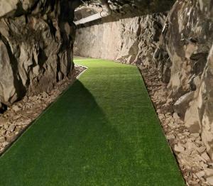 Cave Retreat - Sleeps 2 - Pets - Parking - Wifi