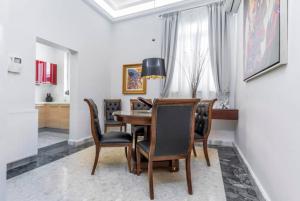 Arhondiko Apartment VS Rhodes Town