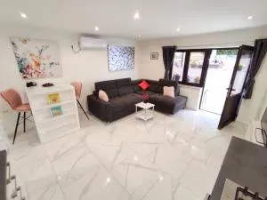 Apartman Dino with heated pool - Rijeka/Krk