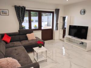 Apartman Dino with heated pool