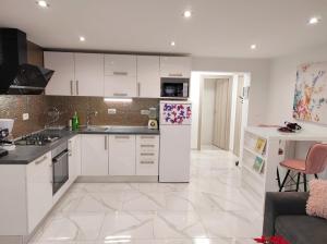 Apartman Dino with heated pool 