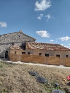 Maisons de vacances LES GITES DU LAUZON : Maison 1 Chambre