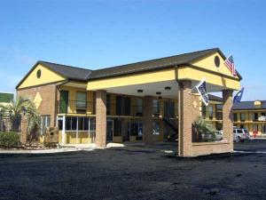 Travelers Inn & Suites