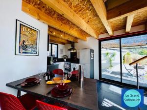 Appartements LOGIS DES ROCHES - Le Petit Chevalet & Le Grand Sabouillon - 2 VILLAS VUE EXCEPTIONNELLE ! : photos des chambres