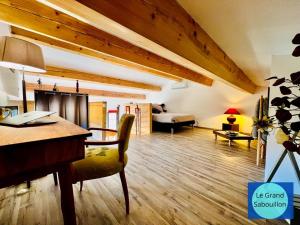 Appartements LOGIS DES ROCHES - Le Petit Chevalet & Le Grand Sabouillon - 2 VILLAS VUE EXCEPTIONNELLE ! : photos des chambres