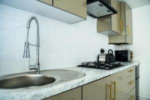 1 Bed House - Sleeps 2 - Parking - Wifi