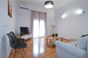 A big lovely sunny apartment at Plateia Koliatsou, Patmou