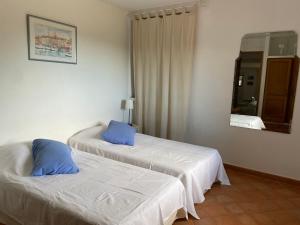 FERME DU MOULIN ROUX- 2 superbes appartements- 2cbres chacun- classe 3 etoiles, climatises : photos des chambres