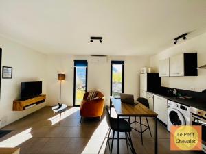 LOGIS DES ROCHES - 2 VILLAS VUE EXCEPTIONNELLE - Le Petit Chevalet, Le Grand Sabouillon