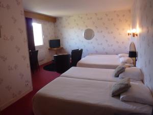 Hotels Hotel A La Renommee : Chambre Quadruple