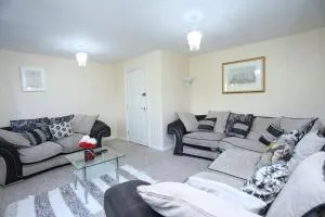 Lovely 4 Bed House London - London