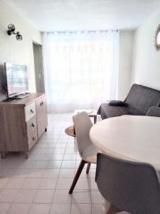 Frejus Plage, Appartement entier , piscine,parking,plage à 200m