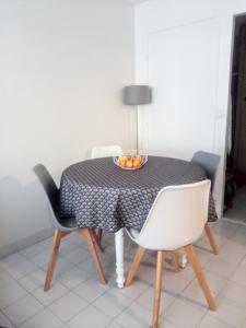 Frejus Plage, Appartement entier , piscine,parking,plage à 200m