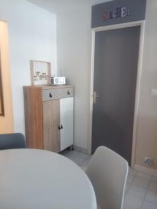 Frejus Plage, Appartement entier , piscine,parking,plage à 200m