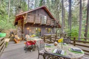 Walk Downtown Arnold Cabin with Large Deck! - West Point