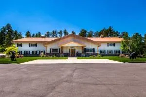 Modern Deadwood Apt with Mountain Views and Grill! - Vale