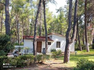 Family Villa in Sani - Sleeps 6 - Parking - WiFi