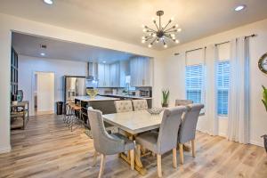 4 Mi to Dtwn Dallas Home with Fire Pit and Gazebo