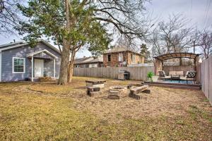 4 Mi to Dtwn Dallas Home with Fire Pit and Gazebo