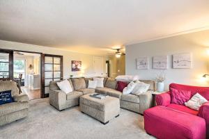 Spacious Tacoma Getaway 2 Mi to Old Town!