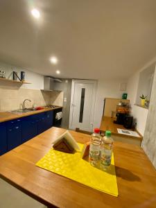 Gemütliche möblierte Souterrain Wohnung