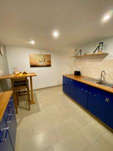 Gemütliche möblierte Souterrain Wohnung