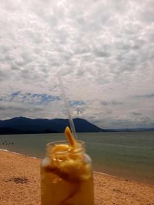 Casa na praia em frente ao mar