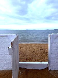 Casa na praia em frente ao mar