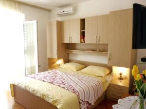 Apartments and Room Marin 