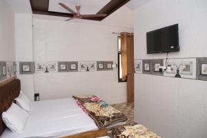 Hotel Al Sharif Manzil 90 Mtrs from Dargah